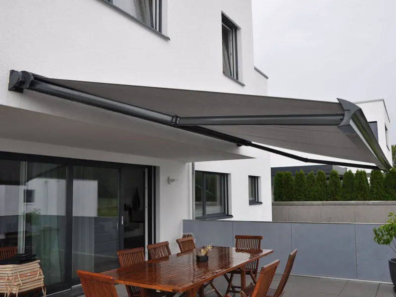 Kasetna tenda na terasi.