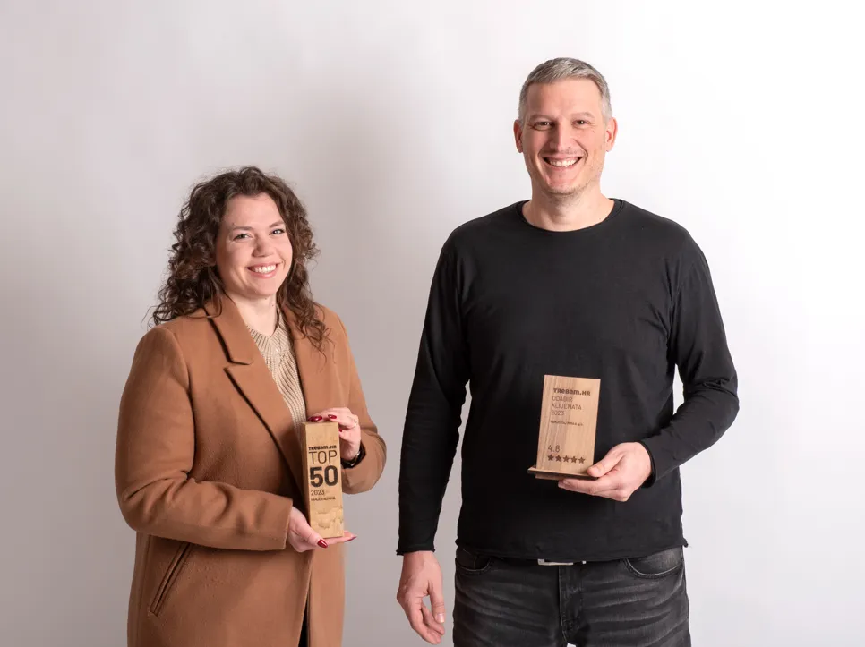 Irina Brubnjak i Bojan Marković iz poduzeća Namještaj Mima s nagradama Top 50 i Odabir klijenata 2023 Trebam.hr.
